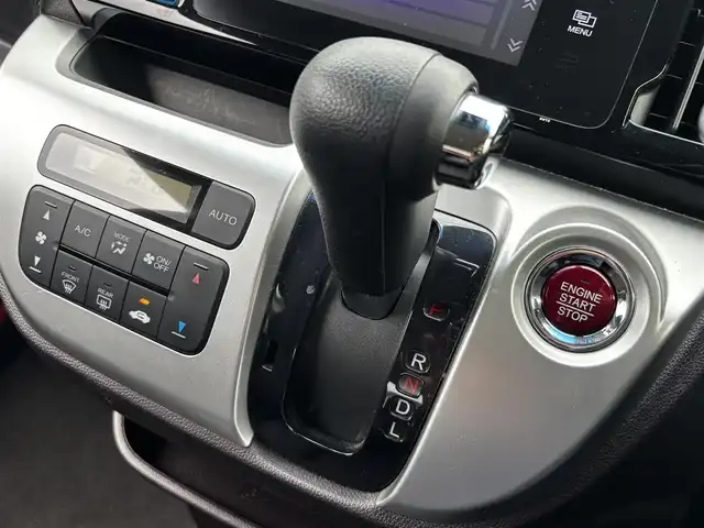 ホンダ Ｎ ＷＧＮ カスタム G 熊本県 2015(平27)年 5.4万km プレミアムホワイトパール 純正ディスプレーオーディオ/【Bluetooth/CD/HDMI/USB/FM/AM】/バックカメラ/ETC/クルーズコントロール/プッシュスタート/HID/スマートキー/オートライト/オートエアコン/ABS/横滑り防止装置/本革巻きステアリング/純正１４インチAW/ドアバイザー/保証書/取扱説明書