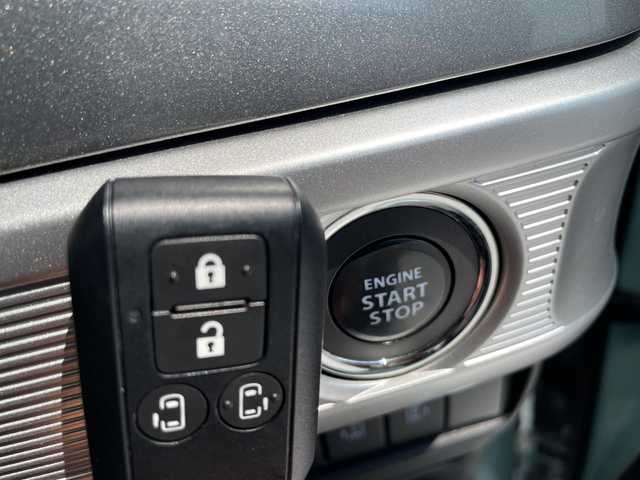 スズキ スペーシア ギア HYBRID XZ 愛知県 2021(令3)年 5.7万km オフブルーメタリック/ガンメタリック2トーンルーフ 純正８型SDナビ/全方位カメラ/両側パワースライドドア/レーダークルーズコントロール/シートヒーター/バックカメラ/ヘッドアップディスプレイ/コーナーセンサー/純正アルミホイール/ルーフレール/LEDヘッドライト/オートマチックハイビーム/ドライブレコーダー/衝突軽減システム/フルセグ/CD/DVD/Bluetooth/ステアリングスイッチ/スマートキー/プッシュスタート