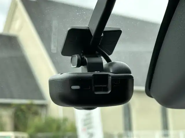ダイハツ ブーン スタイル SAⅢ 三重県 2019(令1)年 3.1万km ホワイト/ジューシーピンクメタリック 2トーン 純正ナビ・パノラマモニター装着アップグレードパック/（Bluetooth/地デジTV/CD/DVD/AM/FM/SD/USB）/ホワイトルーフ/ホワイトドアミラー/ドライブレコーダー（前）/全方位カメラ/スマートアシスト3/・衝突警報機能/・衝突回避支援ブレーキ機能/・誤発進抑制制御機能/・車線逸脱警報機能/・オートハイビーム/・先行車発進お知らせ機能/ETC/LEDくクリアランスランプ付ヘッドランプ/オートライト/ステアリングスイッチ/USBポート（NAVI/CHARGE）/プッシュスタート/スペアキー/オプティトロンメーター（シルバーリング付自発光式アナログメーター）/シルバー加飾付ウレタン製ステアリング/マゼンタ加飾付ホワイト/ブラックツートンスエード調トリコットシート/運転席シートリフター/助手席シートアンダートレイ/助手席アッパーボックス/リア6：4分割可倒式シート
