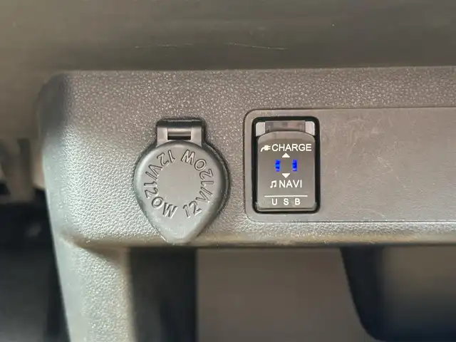 ダイハツ ブーン スタイル SAⅢ 三重県 2019(令1)年 3.1万km ホワイト/ジューシーピンクメタリック 2トーン 純正ナビ・パノラマモニター装着アップグレードパック/（Bluetooth/地デジTV/CD/DVD/AM/FM/SD/USB）/ホワイトルーフ/ホワイトドアミラー/ドライブレコーダー（前）/全方位カメラ/スマートアシスト3/・衝突警報機能/・衝突回避支援ブレーキ機能/・誤発進抑制制御機能/・車線逸脱警報機能/・オートハイビーム/・先行車発進お知らせ機能/ETC/LEDくクリアランスランプ付ヘッドランプ/オートライト/ステアリングスイッチ/USBポート（NAVI/CHARGE）/プッシュスタート/スペアキー/オプティトロンメーター（シルバーリング付自発光式アナログメーター）/シルバー加飾付ウレタン製ステアリング/マゼンタ加飾付ホワイト/ブラックツートンスエード調トリコットシート/運転席シートリフター/助手席シートアンダートレイ/助手席アッパーボックス/リア6：4分割可倒式シート