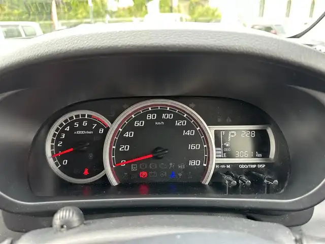 ダイハツ ブーン スタイル SAⅢ 三重県 2019(令1)年 3.1万km ホワイト/ジューシーピンクメタリック 2トーン 純正ナビ・パノラマモニター装着アップグレードパック/（Bluetooth/地デジTV/CD/DVD/AM/FM/SD/USB）/ホワイトルーフ/ホワイトドアミラー/ドライブレコーダー（前）/全方位カメラ/スマートアシスト3/・衝突警報機能/・衝突回避支援ブレーキ機能/・誤発進抑制制御機能/・車線逸脱警報機能/・オートハイビーム/・先行車発進お知らせ機能/ETC/LEDくクリアランスランプ付ヘッドランプ/オートライト/ステアリングスイッチ/USBポート（NAVI/CHARGE）/プッシュスタート/スペアキー/オプティトロンメーター（シルバーリング付自発光式アナログメーター）/シルバー加飾付ウレタン製ステアリング/マゼンタ加飾付ホワイト/ブラックツートンスエード調トリコットシート/運転席シートリフター/助手席シートアンダートレイ/助手席アッパーボックス/リア6：4分割可倒式シート