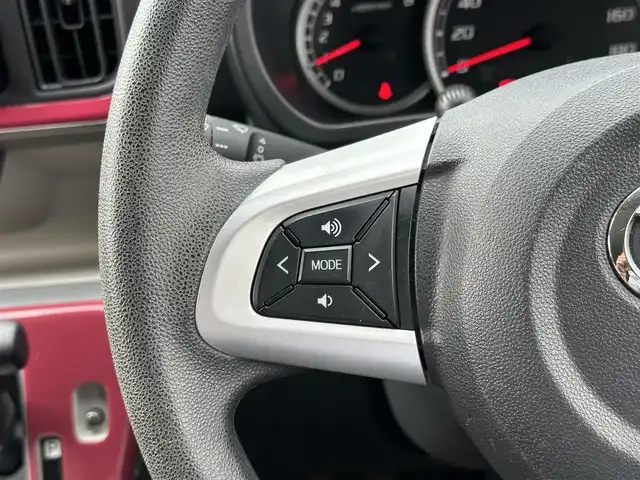 ダイハツ ブーン スタイル SAⅢ 三重県 2019(令1)年 3.1万km ホワイト/ジューシーピンクメタリック 2トーン 純正ナビ・パノラマモニター装着アップグレードパック/（Bluetooth/地デジTV/CD/DVD/AM/FM/SD/USB）/ホワイトルーフ/ホワイトドアミラー/ドライブレコーダー（前）/全方位カメラ/スマートアシスト3/・衝突警報機能/・衝突回避支援ブレーキ機能/・誤発進抑制制御機能/・車線逸脱警報機能/・オートハイビーム/・先行車発進お知らせ機能/ETC/LEDくクリアランスランプ付ヘッドランプ/オートライト/ステアリングスイッチ/USBポート（NAVI/CHARGE）/プッシュスタート/スペアキー/オプティトロンメーター（シルバーリング付自発光式アナログメーター）/シルバー加飾付ウレタン製ステアリング/マゼンタ加飾付ホワイト/ブラックツートンスエード調トリコットシート/運転席シートリフター/助手席シートアンダートレイ/助手席アッパーボックス/リア6：4分割可倒式シート