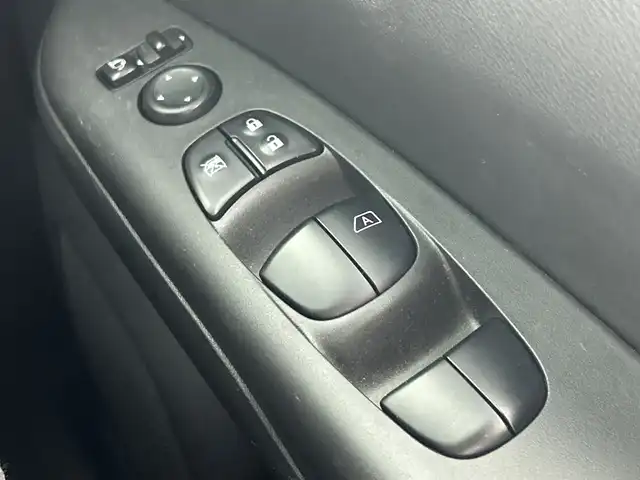 日産 セレナ ハイウェイスターVセレクションⅡ 愛知県 2019(令1)年 6.3万km ダイヤモンドブラック 禁煙車/ワンオーナー/純正9インチナビ/（CD/DVD/Bluetooth/フルセグTV/Blu-ray/SD)/全方位カメラ/フリップダウンモニター/衝突軽減ブレーキ/レーダークルーズコントロール/レーンキープアシスト/オートマチックハイビーム/プロパイロット/コーナーセンサー/インテリジェントルームミラー/ETC/ドライブレコーダー/両側パワースライドドア/純正16インチアルミホイール/スマートキー/スペアキー1本/プッシュスタート/LEDヘッドライト/オートライト/フロントフォグランプ/純正フロアマット/横滑り防止装置