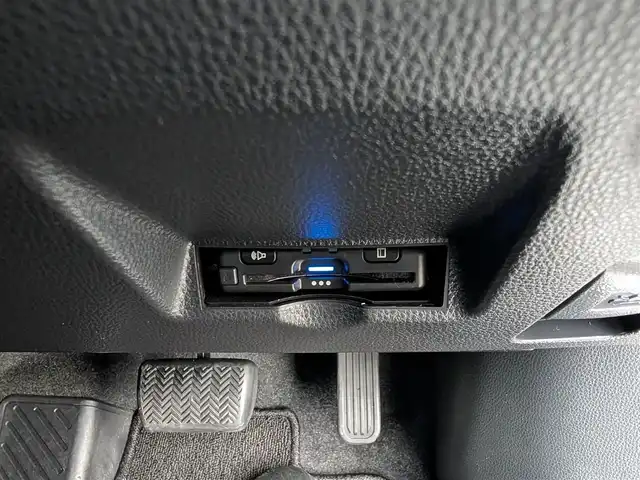 トヨタ ヤリスクロス ハイブリッド Z 福井県 2021(令3)年 3.7万km ブラックマイカ/ホワイトパールクリスタルシャイン 2トーン ワンオーナー車/純正ディスプレイオーディオ/AM/FM/フルセグ/BTCD/USB/Miracast/バックカメラ/全車速追従機能付クルーズコントロール/前後コーナーセンサー/衝突被害軽減システム/レーンキープアシスト/横滑り防止装置/盗難防止装置/アイドリングストップ/SOSボタン/ビルトインETC/前席シートヒーター/純正フロアマット/ダブル＋サイドエアバッグ/カーテンエアバッグ/LEDヘッドライト/Fフォグ/スマートキー