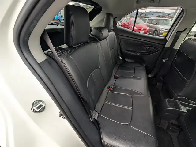 トヨタ ヤリスクロス ハイブリッド Z 福井県 2021(令3)年 3.7万km ブラックマイカ/ホワイトパールクリスタルシャイン 2トーン ワンオーナー車/純正ディスプレイオーディオ/AM/FM/フルセグ/BTCD/USB/Miracast/バックカメラ/全車速追従機能付クルーズコントロール/前後コーナーセンサー/衝突被害軽減システム/レーンキープアシスト/横滑り防止装置/盗難防止装置/アイドリングストップ/SOSボタン/ビルトインETC/前席シートヒーター/純正フロアマット/ダブル＋サイドエアバッグ/カーテンエアバッグ/LEDヘッドライト/Fフォグ/スマートキー