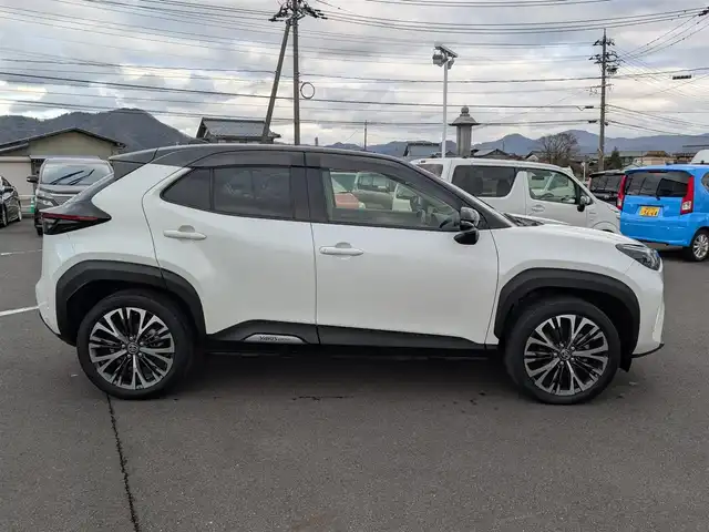 トヨタ ヤリスクロス ハイブリッド Z 福井県 2021(令3)年 3.7万km ブラックマイカ/ホワイトパールクリスタルシャイン 2トーン ワンオーナー車/純正ディスプレイオーディオ/AM/FM/フルセグ/BTCD/USB/Miracast/バックカメラ/全車速追従機能付クルーズコントロール/前後コーナーセンサー/衝突被害軽減システム/レーンキープアシスト/横滑り防止装置/盗難防止装置/アイドリングストップ/SOSボタン/ビルトインETC/前席シートヒーター/純正フロアマット/ダブル＋サイドエアバッグ/カーテンエアバッグ/LEDヘッドライト/Fフォグ/スマートキー