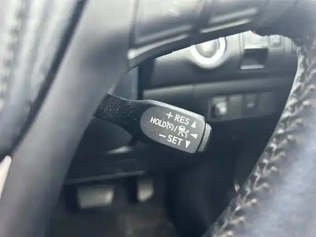 トヨタ ハリアー プレミアム 鹿児島県 2019(令1)年 7.3万km ホワイトパールクリスタルシャイン 純正ＳＤナビ/　　CD/DVD/BT/フルセグ/バックカメラ/フロントカメラ/電動リアゲート/クルーズコントロール/LEDヘッドライト/ハーフレザーシート/純正18インチアルミホイール/ステアリングスイッチ/アイドリングストップ/純正ビルトインETC2.0