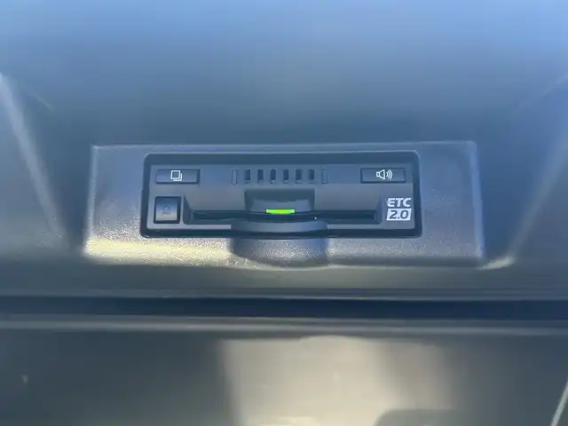 トヨタ ハリアー プレミアム 鹿児島県 2019(令1)年 7.3万km ホワイトパールクリスタルシャイン 純正ＳＤナビ/　　CD/DVD/BT/フルセグ/バックカメラ/フロントカメラ/電動リアゲート/クルーズコントロール/LEDヘッドライト/ハーフレザーシート/純正18インチアルミホイール/ステアリングスイッチ/アイドリングストップ/純正ビルトインETC2.0