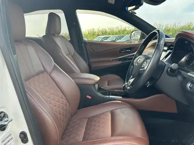 トヨタ ハリアー プレミアム 鹿児島県 2019(令1)年 7.3万km ホワイトパールクリスタルシャイン 純正ＳＤナビ/　　CD/DVD/BT/フルセグ/バックカメラ/フロントカメラ/電動リアゲート/クルーズコントロール/LEDヘッドライト/ハーフレザーシート/純正18インチアルミホイール/ステアリングスイッチ/アイドリングストップ/純正ビルトインETC2.0