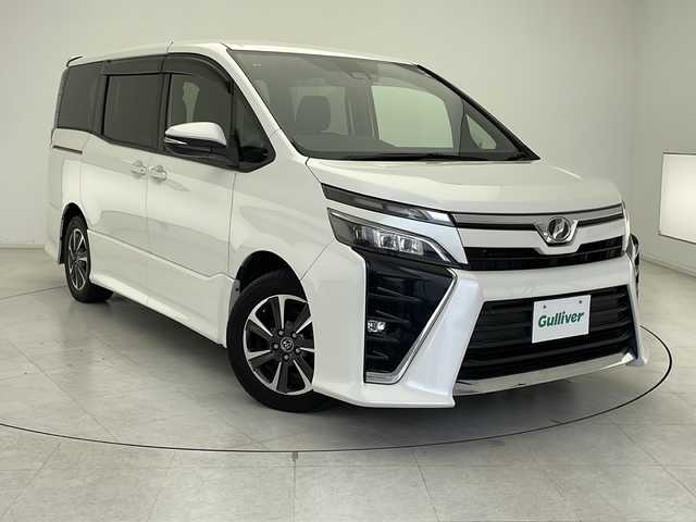 トヨタ ヴォクシー ZS 千葉県 2018(平30)年 6.2万km ホワイトパールクリスタルシャイン ワンオーナー/純正SDナビ(CD/DVD/FM/AM/Bluetooth/フルセグTV)/バックカメラ/ドライブレコーダー/トヨタセーフティセンス/・プリクラッシュセーフティ/・レーンディパーチャーアラート/・オートマチックハイビーム/・先行車発進告知機能/クルーズコントロール/オートライト/LEDヘッドライト/エンジンスターター/スマートキー/保証書/取扱説明書