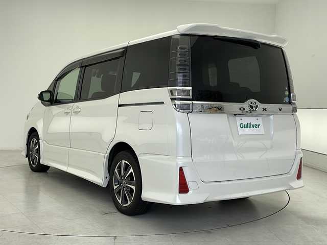 トヨタ ヴォクシー ZS 千葉県 2018(平30)年 6.2万km ホワイトパールクリスタルシャイン ワンオーナー/純正SDナビ(CD/DVD/FM/AM/Bluetooth/フルセグTV)/バックカメラ/ドライブレコーダー/トヨタセーフティセンス/・プリクラッシュセーフティ/・レーンディパーチャーアラート/・オートマチックハイビーム/・先行車発進告知機能/クルーズコントロール/オートライト/LEDヘッドライト/エンジンスターター/スマートキー/保証書/取扱説明書