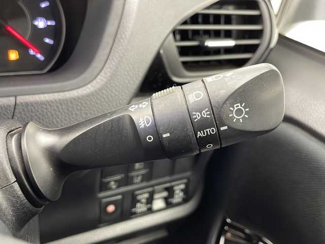 トヨタ ヴォクシー ZS 千葉県 2018(平30)年 6.2万km ホワイトパールクリスタルシャイン ワンオーナー/純正SDナビ(CD/DVD/FM/AM/Bluetooth/フルセグTV)/バックカメラ/ドライブレコーダー/トヨタセーフティセンス/・プリクラッシュセーフティ/・レーンディパーチャーアラート/・オートマチックハイビーム/・先行車発進告知機能/クルーズコントロール/オートライト/LEDヘッドライト/エンジンスターター/スマートキー/保証書/取扱説明書
