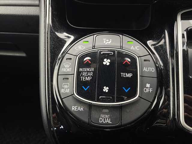 トヨタ ヴォクシー ZS 千葉県 2018(平30)年 6.2万km ホワイトパールクリスタルシャイン ワンオーナー/純正SDナビ(CD/DVD/FM/AM/Bluetooth/フルセグTV)/バックカメラ/ドライブレコーダー/トヨタセーフティセンス/・プリクラッシュセーフティ/・レーンディパーチャーアラート/・オートマチックハイビーム/・先行車発進告知機能/クルーズコントロール/オートライト/LEDヘッドライト/エンジンスターター/スマートキー/保証書/取扱説明書