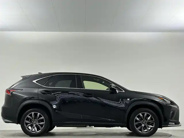 レクサス ＮＸ 300 Fスポーツ 埼玉県 2017(平29)年 7.9万km グラファイトブラックガラスフレーク パノラマルーフ/ブラインドスポットモニター/純正10.3インチナビ/AM/FM/CD/DVD/SD/BT/Miracast/フルセグ/ビルトインETC/バックカメラ/プリクラッシュセーフティ/レーンディパーチャーアラート/オートマチックハイビーム/レーダークルーズコントロール/パワーバックドア/前席パワーシート/前席シートヒーター/ベンチレーション/ステアリングヒーター/パドルシフト/LEDヘッドライト/スマートキー/プッシュスタート