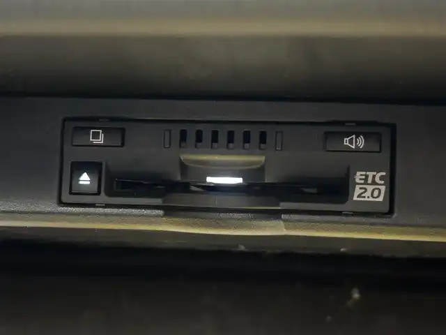 レクサス ＮＸ 300 Fスポーツ 埼玉県 2017(平29)年 7.9万km グラファイトブラックガラスフレーク パノラマルーフ/ブラインドスポットモニター/純正10.3インチナビ/AM/FM/CD/DVD/SD/BT/Miracast/フルセグ/ビルトインETC/バックカメラ/プリクラッシュセーフティ/レーンディパーチャーアラート/オートマチックハイビーム/レーダークルーズコントロール/パワーバックドア/前席パワーシート/前席シートヒーター/ベンチレーション/ステアリングヒーター/パドルシフト/LEDヘッドライト/スマートキー/プッシュスタート