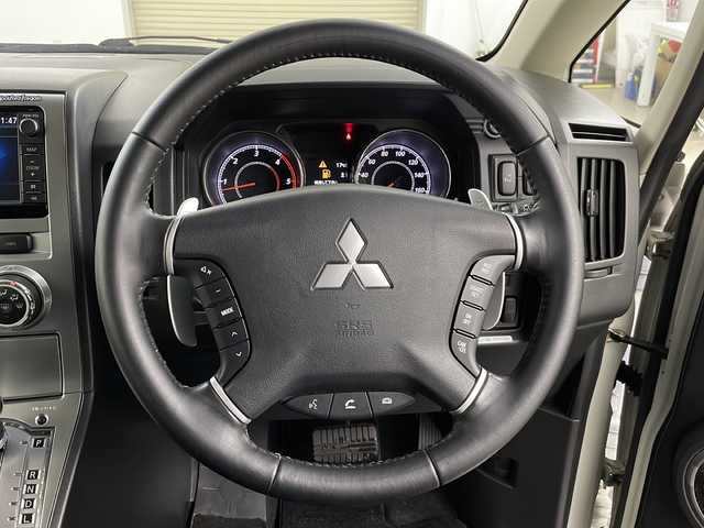 三菱 デリカＤ：５ D－Premium 道央・札幌 2014(平26)年 6.8万km ウォームホワイトパール ・４WD/・純正ナビ（CD/DVD/BT/SD/USB）/・フルセグ/・フリップダウンモニター/・バックカメラ/・両側パワースライド/・HIDライト/・フォグランプ/・パドルシフト/・D席シートヒーター/・電動リアゲート/・電動格納ミラー/・ETC/・横滑り防止