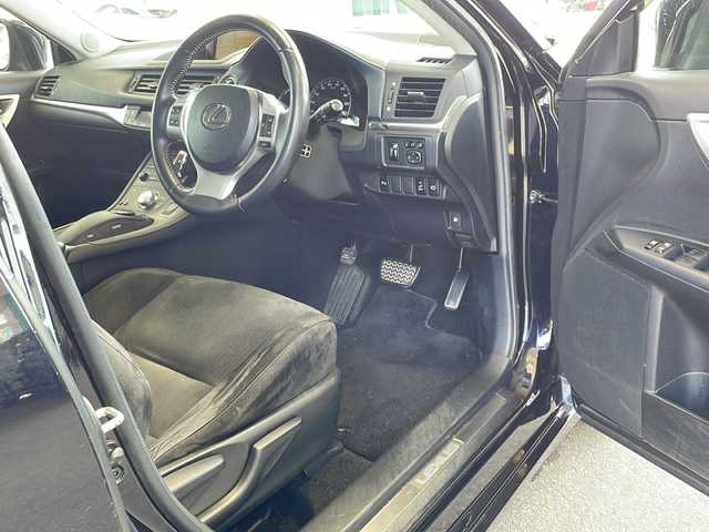 レクサス ＣＴ 200h バージョンC 愛媛県 2012(平24)年 10.4万km ブラックオパールマイカ 純正ナビ/・フルセグTV/・CD/DVD再生/・HDDミュージックサーバー/・AUX/バックカメラ/ビルトインETC/クルーズコントロール/パドルシフト/前席シートヒーター/先行車発進アラート/前後コーナーセンサー/横滑り防止装置/前方ドライブレコーダー/ヘッドライトウォッシャー/スマートキー/スペアキー/カードキー/オートライト/純正17インチアルミ/純正フロアマット