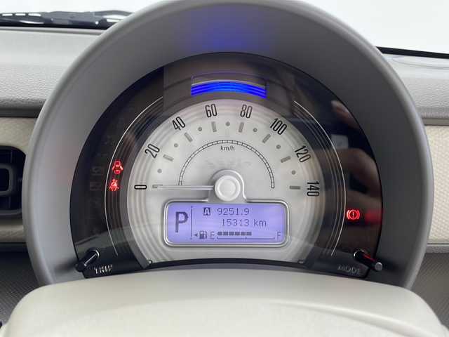 スズキ ラパン G 鹿児島県 2023(令5)年 1.6万km ピュアホワイトP 社外ディスプレイオーディオ/（BT/CD/USB）/バックカメラ/ビルトインETC/デュアルカメラブレーキサポート/誤発進抑制機能/後退時ブレーキサポート/リヤパーキングセンサー/車線逸脱警報機能/アイドリングストップ/ヘットライトレベライザー/純正14インチAW/社外フロアマット