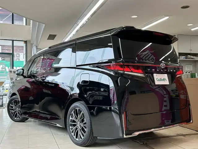 トヨタ ヴェルファイア Z プレミア 東京都 2023(令5)年 0.6万km ブラック ワンオーナー/ガラスルーフ/純正ディスプレイオーディオ14インチナビ/(BT／フルセグ／ミラキャスト／HDMI)/全方位カメラ/茶革シート/スマートキー/プッシュスタート/ドラレコ/ETC/アイドリングストップ/電動格納ミラー/ISOFIX/パドルシフト/ステアスイッチ/D席電動シート/N席電動シート/リア席電動シート/リア席シートヒーター/クーラー/置くだけ充電/オートハイビームアシスト/パワーバックドア/両側パワースライドドア/プライバシーガラス/プリクラッシュセーフティ/レーダークルコン/フロントクロストラフィックアラート/レーンディパーチャーアラート/レーンチェンジアシスト/プロアクティブドライビングアシスト/リアクロストラフィックアラート/ブラインドスポットモニター/後方車両接近告知/パーキングサポートブレーキ/安心降車アシスト/周辺車両接近時サポート/クリアランスソナー/デジタルインナーミラー/オートライト/オッドマン/純正フロアマット/LEDライト/AC100V/保証書/取扱説明書/記録簿