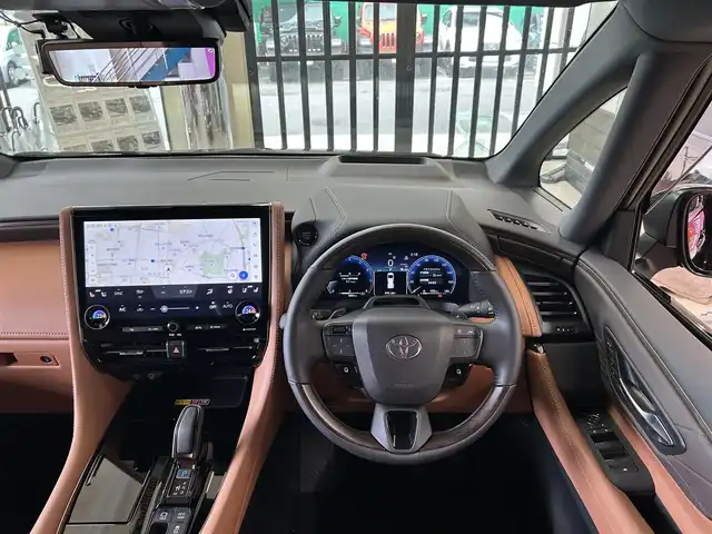 トヨタ ヴェルファイア Z プレミア 東京都 2023(令5)年 0.6万km ブラック ワンオーナー/ガラスルーフ/純正ディスプレイオーディオ14インチナビ/(BT／フルセグ／ミラキャスト／HDMI)/全方位カメラ/茶革シート/スマートキー/プッシュスタート/ドラレコ/ETC/アイドリングストップ/電動格納ミラー/ISOFIX/パドルシフト/ステアスイッチ/D席電動シート/N席電動シート/リア席電動シート/リア席シートヒーター/クーラー/置くだけ充電/オートハイビームアシスト/パワーバックドア/両側パワースライドドア/プライバシーガラス/プリクラッシュセーフティ/レーダークルコン/フロントクロストラフィックアラート/レーンディパーチャーアラート/レーンチェンジアシスト/プロアクティブドライビングアシスト/リアクロストラフィックアラート/ブラインドスポットモニター/後方車両接近告知/パーキングサポートブレーキ/安心降車アシスト/周辺車両接近時サポート/クリアランスソナー/デジタルインナーミラー/オートライト/オッドマン/純正フロアマット/LEDライト/AC100V/保証書/取扱説明書/記録簿