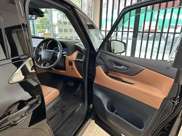 トヨタ ヴェルファイア Z プレミア 東京都 2023(令5)年 0.6万km ブラック ワンオーナー/ガラスルーフ/純正ディスプレイオーディオ14インチナビ/(BT／フルセグ／ミラキャスト／HDMI)/全方位カメラ/茶革シート/スマートキー/プッシュスタート/ドラレコ/ETC/アイドリングストップ/電動格納ミラー/ISOFIX/パドルシフト/ステアスイッチ/D席電動シート/N席電動シート/リア席電動シート/リア席シートヒーター/クーラー/置くだけ充電/オートハイビームアシスト/パワーバックドア/両側パワースライドドア/プライバシーガラス/プリクラッシュセーフティ/レーダークルコン/フロントクロストラフィックアラート/レーンディパーチャーアラート/レーンチェンジアシスト/プロアクティブドライビングアシスト/リアクロストラフィックアラート/ブラインドスポットモニター/後方車両接近告知/パーキングサポートブレーキ/安心降車アシスト/周辺車両接近時サポート/クリアランスソナー/デジタルインナーミラー/オートライト/オッドマン/純正フロアマット/LEDライト/AC100V/保証書/取扱説明書/記録簿