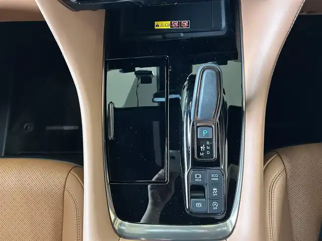 トヨタ ヴェルファイア Z プレミア 東京都 2023(令5)年 0.6万km ブラック ワンオーナー/ガラスルーフ/純正ディスプレイオーディオ14インチナビ/(BT／フルセグ／ミラキャスト／HDMI)/全方位カメラ/茶革シート/スマートキー/プッシュスタート/ドラレコ/ETC/アイドリングストップ/電動格納ミラー/ISOFIX/パドルシフト/ステアスイッチ/D席電動シート/N席電動シート/リア席電動シート/リア席シートヒーター/クーラー/置くだけ充電/オートハイビームアシスト/パワーバックドア/両側パワースライドドア/プライバシーガラス/プリクラッシュセーフティ/レーダークルコン/フロントクロストラフィックアラート/レーンディパーチャーアラート/レーンチェンジアシスト/プロアクティブドライビングアシスト/リアクロストラフィックアラート/ブラインドスポットモニター/後方車両接近告知/パーキングサポートブレーキ/安心降車アシスト/周辺車両接近時サポート/クリアランスソナー/デジタルインナーミラー/オートライト/オッドマン/純正フロアマット/LEDライト/AC100V/保証書/取扱説明書/記録簿