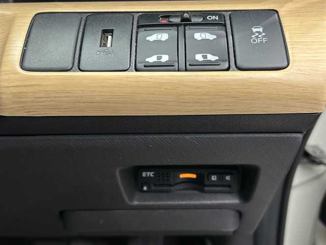 ホンダ ステップワゴン L 鹿児島県 2011(平23)年 9.9万km プレミアムホワイトパール 純正ナビ/(ワンセグ/DVD/CD)/全方位カメラ/前方ドライブレコーダー/両側パワースライドドア/ETC/ステアリングリモコン/社外アルミホイール/純正フロアマット/ドアバイザー/オートライト/ECON/スマートキー