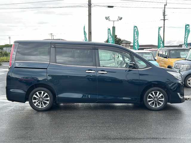 トヨタ エスクァイア Gi プレミアムパッケージ 香川県 2017(平29)年 4.3万km ブラッキッシュアゲハガラスフレーク 純正８インチナビ/CD/DVD/ブルーレイ/サンルーフ/バックカメラ/両側パワースライドドア/ＬＥＤヘッドライト/レーンキープ/オートマチックハイビーム/衝突軽減ブレーキ/ＥＴＣ/アイドリングストップ/クルーズコントロール