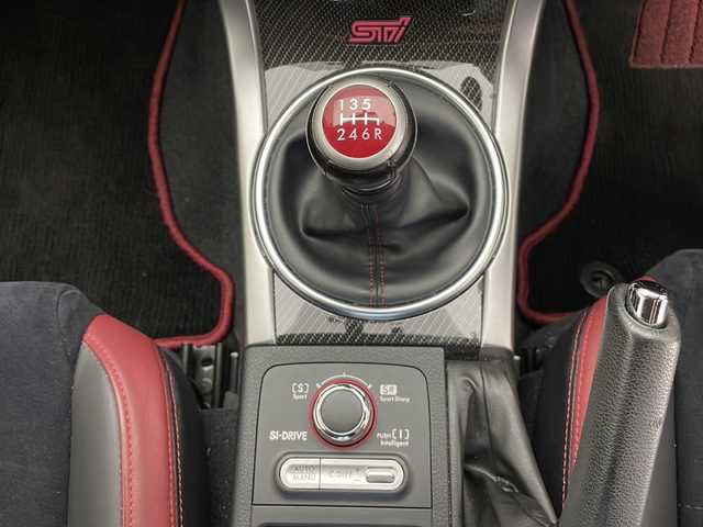 スバル ＷＲＸ ＳＴＩ STI 長野県 2016(平28)年 7.6万km ダークグレーメタリック 4WD/6MT/ターボ/純正SDナビ（DISC/SD/FM/AM//フルセグTV/Bluetooth/USB）/SI-DRIVE/DCCD（ドライバーズコントロールセンターデフ）/前方ドラレコ/フロントガラスヒーター/オートワイパー/LEDヘッドライト/ヘッドライトウォッシャー/ヘッドライトレベライザー/電格ウインカーミラー/フォグライト/リアフォグ/プッシュスタートボタン/ビルトインETC/ALL AUTOパワーウインドウ/D席パワーシート/ハーフレザーシート/純正18インチアルミ/純正McGard製ホイールロックナット/アルミスポーツペダル/インプレッサ用ラゲッジマット/スペアキー×1