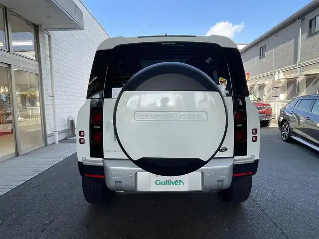 ランドローバー ランドローバー ディフェンダー 90 愛知県 2022(令4)年 2.7万km 白 スライディングパノラミックルーフ/ドライバーアシストパック/・ブラインドスポットアシスト/・クリアイジットモニター/・アダプティブクルーズコントロール/・リアコリジョンモニター/・リアクロストラフィック/純正ディスプレイナビ／Bluetooth/MERIDIANサウンドシステム/フロント・サイド・バック・全周囲カメラ/前席2wayパワーシート/純正LEDヘッドライト/エマージェンシーブレーキ/レーンキープアシスト/トラフィックサインレコグニション/純正18インチAW/USBポート/ETC2.0/スマートキー＆プッシュスタート/カラーコード1AA／フジホワイト