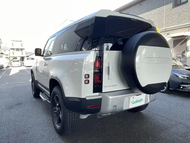 ランドローバー ランドローバー ディフェンダー 90 愛知県 2022(令4)年 2.7万km 白 スライディングパノラミックルーフ/ドライバーアシストパック/・ブラインドスポットアシスト/・クリアイジットモニター/・アダプティブクルーズコントロール/・リアコリジョンモニター/・リアクロストラフィック/純正ディスプレイナビ／Bluetooth/MERIDIANサウンドシステム/フロント・サイド・バック・全周囲カメラ/前席2wayパワーシート/純正LEDヘッドライト/エマージェンシーブレーキ/レーンキープアシスト/トラフィックサインレコグニション/純正18インチAW/USBポート/ETC2.0/スマートキー＆プッシュスタート/カラーコード1AA／フジホワイト
