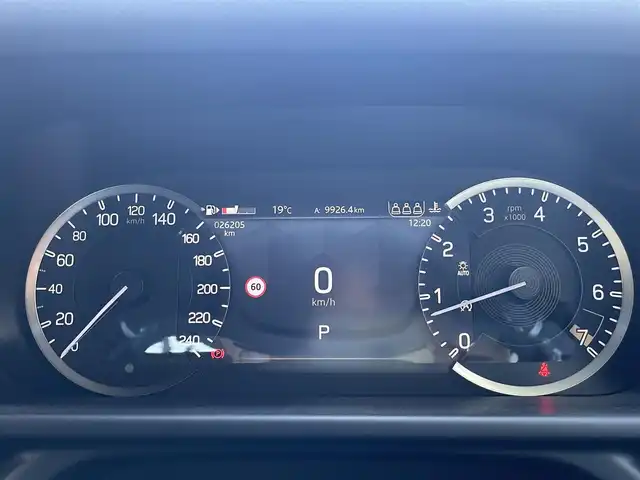 ランドローバー ランドローバー ディフェンダー 90 愛知県 2022(令4)年 2.7万km 白 スライディングパノラミックルーフ/ドライバーアシストパック/・ブラインドスポットアシスト/・クリアイジットモニター/・アダプティブクルーズコントロール/・リアコリジョンモニター/・リアクロストラフィック/純正ディスプレイナビ／Bluetooth/MERIDIANサウンドシステム/フロント・サイド・バック・全周囲カメラ/前席2wayパワーシート/純正LEDヘッドライト/エマージェンシーブレーキ/レーンキープアシスト/トラフィックサインレコグニション/純正18インチAW/USBポート/ETC2.0/スマートキー＆プッシュスタート/カラーコード1AA／フジホワイト