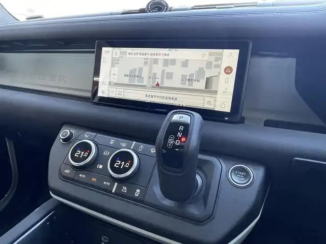 ランドローバー ランドローバー ディフェンダー 90 愛知県 2022(令4)年 2.7万km 白 スライディングパノラミックルーフ/ドライバーアシストパック/・ブラインドスポットアシスト/・クリアイジットモニター/・アダプティブクルーズコントロール/・リアコリジョンモニター/・リアクロストラフィック/純正ディスプレイナビ／Bluetooth/MERIDIANサウンドシステム/フロント・サイド・バック・全周囲カメラ/前席2wayパワーシート/純正LEDヘッドライト/エマージェンシーブレーキ/レーンキープアシスト/トラフィックサインレコグニション/純正18インチAW/USBポート/ETC2.0/スマートキー＆プッシュスタート/カラーコード1AA／フジホワイト