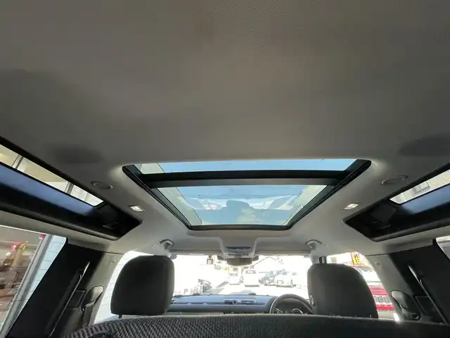 ランドローバー ランドローバー ディフェンダー 90 愛知県 2022(令4)年 2.7万km 白 スライディングパノラミックルーフ/ドライバーアシストパック/・ブラインドスポットアシスト/・クリアイジットモニター/・アダプティブクルーズコントロール/・リアコリジョンモニター/・リアクロストラフィック/純正ディスプレイナビ／Bluetooth/MERIDIANサウンドシステム/フロント・サイド・バック・全周囲カメラ/前席2wayパワーシート/純正LEDヘッドライト/エマージェンシーブレーキ/レーンキープアシスト/トラフィックサインレコグニション/純正18インチAW/USBポート/ETC2.0/スマートキー＆プッシュスタート/カラーコード1AA／フジホワイト