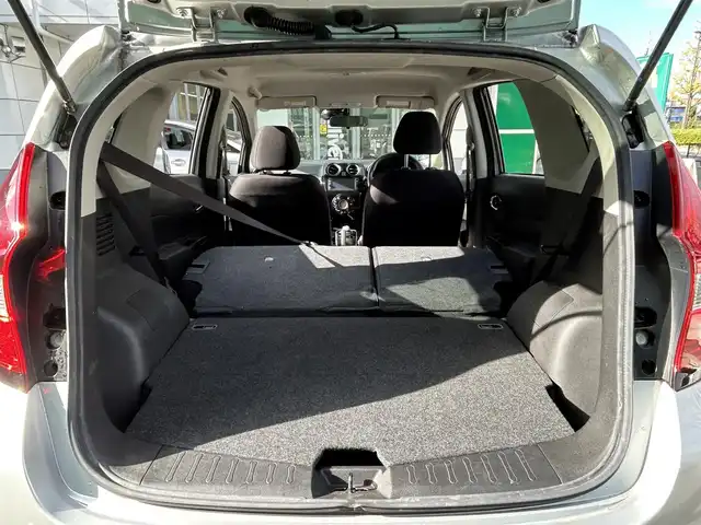 日産 ノート e－パワー X 東京都 2016(平28)年 2.5万km ブリリアントシルバー ワンオーナー/純正ナビ（MJ116D-W)/・フルセグTV/Bluetoothオーディオ/DVD/バックカメラ/レーンキープアシスト/衝突軽減システム/ステアリングスイッチ/オートライト/ETC/スマートキー/スペアキー×1/保証書/整備記録簿/取扱説明書