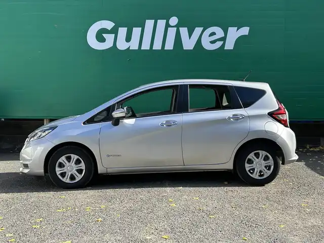 日産 ノート e－パワー X 東京都 2016(平28)年 2.5万km ブリリアントシルバー ワンオーナー/純正ナビ（MJ116D-W)/・フルセグTV/Bluetoothオーディオ/DVD/バックカメラ/レーンキープアシスト/衝突軽減システム/ステアリングスイッチ/オートライト/ETC/スマートキー/スペアキー×1/保証書/整備記録簿/取扱説明書