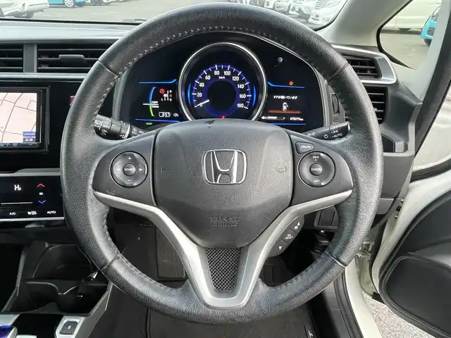 ホンダ フィット ハイブリット Lパッケージ 栃木県 2013(平25)年 7.6万km プレミアムホワイトパール 社外SDナビ/・フルセグTV/・CD/DVD/BT/・USB/SD/・AM.FM/バックカメラ/ビルトインETC/革巻きステアリング/ステアリングスイッチ/クルーズコントロール/ハーフレザーシート/LEDヘッドライト/オートライト/スマートキー/プッシュスタート/純正フロアマット/ドアバイザー/横滑り防止システム/電動格納ウィンカーミラー