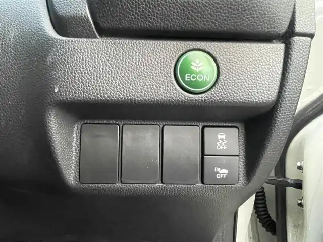 ホンダ フィット ハイブリット Lパッケージ 栃木県 2013(平25)年 7.6万km プレミアムホワイトパール 社外SDナビ/・フルセグTV/・CD/DVD/BT/・USB/SD/・AM.FM/バックカメラ/ビルトインETC/革巻きステアリング/ステアリングスイッチ/クルーズコントロール/ハーフレザーシート/LEDヘッドライト/オートライト/スマートキー/プッシュスタート/純正フロアマット/ドアバイザー/横滑り防止システム/電動格納ウィンカーミラー