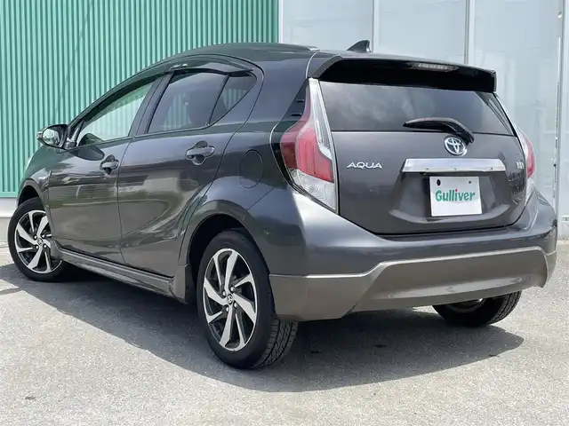 トヨタ アクア X－URBAN 福岡県 2015(平27)年 5.1万km グレーメタリック 横滑り防止/盗難防止/バックカメラ/SDナビ/フルセグTV/BT　/USB/iPad/純正フロアマット/純正アルミホイール/プッシュスタート/スマートキー/LED/EV.ECOモード