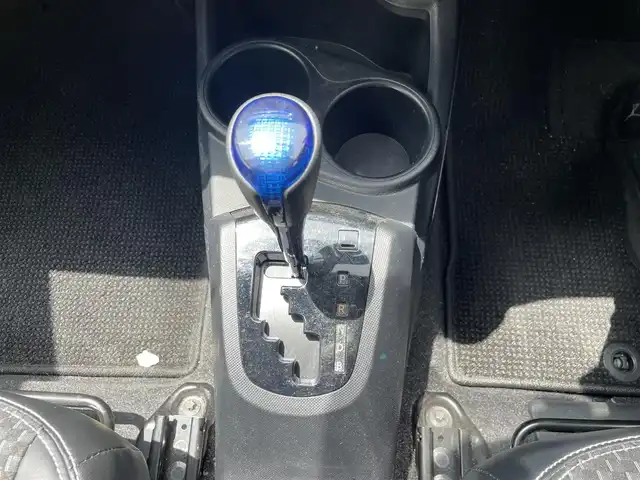 トヨタ アクア X－URBAN 福岡県 2015(平27)年 5.1万km グレーメタリック 横滑り防止/盗難防止/バックカメラ/SDナビ/フルセグTV/BT　/USB/iPad/純正フロアマット/純正アルミホイール/プッシュスタート/スマートキー/LED/EV.ECOモード