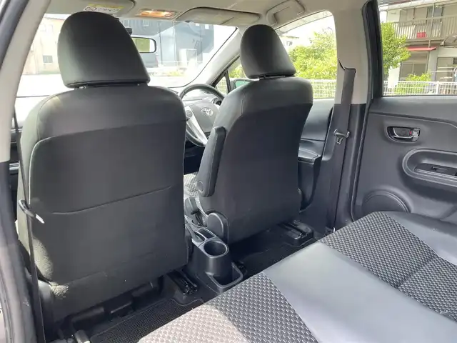 トヨタ アクア X－URBAN 福岡県 2015(平27)年 5.1万km グレーメタリック 横滑り防止/盗難防止/バックカメラ/SDナビ/フルセグTV/BT　/USB/iPad/純正フロアマット/純正アルミホイール/プッシュスタート/スマートキー/LED/EV.ECOモード