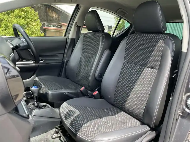 トヨタ アクア X－URBAN 福岡県 2015(平27)年 5.1万km グレーメタリック 横滑り防止/盗難防止/バックカメラ/SDナビ/フルセグTV/BT　/USB/iPad/純正フロアマット/純正アルミホイール/プッシュスタート/スマートキー/LED/EV.ECOモード