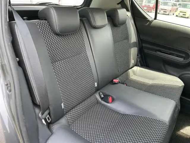 トヨタ アクア X－URBAN 福岡県 2015(平27)年 5.1万km グレーメタリック 横滑り防止/盗難防止/バックカメラ/SDナビ/フルセグTV/BT　/USB/iPad/純正フロアマット/純正アルミホイール/プッシュスタート/スマートキー/LED/EV.ECOモード