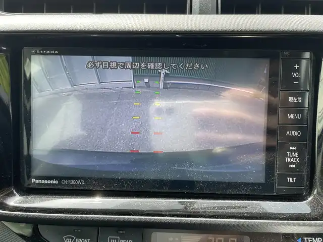 トヨタ アクア X－URBAN 福岡県 2015(平27)年 5.1万km グレーメタリック 横滑り防止/盗難防止/バックカメラ/SDナビ/フルセグTV/BT　/USB/iPad/純正フロアマット/純正アルミホイール/プッシュスタート/スマートキー/LED/EV.ECOモード