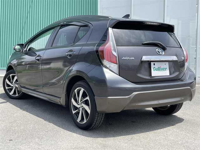 トヨタ アクア X－URBAN 福岡県 2015(平27)年 5.1万km グレーメタリック SDナビ（CN-R300WD）/バックカメラ/フルセグTV、BT　/USBポート/純正フロアマット/純正アルミホイール/ハーフレザーシート/プッシュスタート/スマートキー/LEDヘッドランプ/オートライト/EV.ECOモード