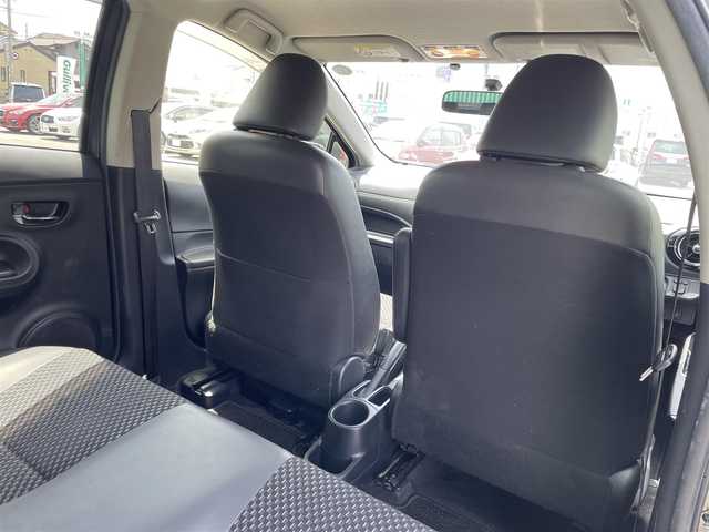 トヨタ アクア X－URBAN 福岡県 2015(平27)年 5.1万km グレーメタリック SDナビ（CN-R300WD）/バックカメラ/フルセグTV、BT　/USBポート/純正フロアマット/純正アルミホイール/ハーフレザーシート/プッシュスタート/スマートキー/LEDヘッドランプ/オートライト/EV.ECOモード