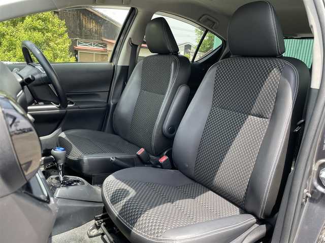 トヨタ アクア X－URBAN 福岡県 2015(平27)年 5.1万km グレーメタリック SDナビ（CN-R300WD）/バックカメラ/フルセグTV、BT　/USBポート/純正フロアマット/純正アルミホイール/ハーフレザーシート/プッシュスタート/スマートキー/LEDヘッドランプ/オートライト/EV.ECOモード