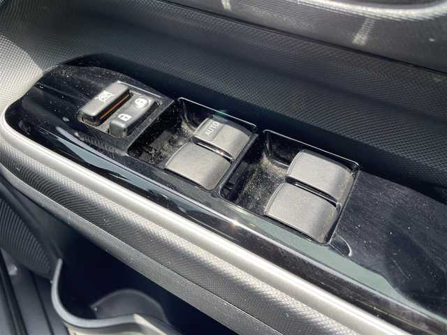 トヨタ アクア X－URBAN 福岡県 2015(平27)年 5.1万km グレーメタリック SDナビ（CN-R300WD）/バックカメラ/フルセグTV、BT　/USBポート/純正フロアマット/純正アルミホイール/ハーフレザーシート/プッシュスタート/スマートキー/LEDヘッドランプ/オートライト/EV.ECOモード