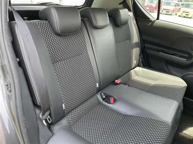 トヨタ アクア X－URBAN 福岡県 2015(平27)年 5.1万km グレーメタリック SDナビ（CN-R300WD）/バックカメラ/フルセグTV、BT　/USBポート/純正フロアマット/純正アルミホイール/ハーフレザーシート/プッシュスタート/スマートキー/LEDヘッドランプ/オートライト/EV.ECOモード
