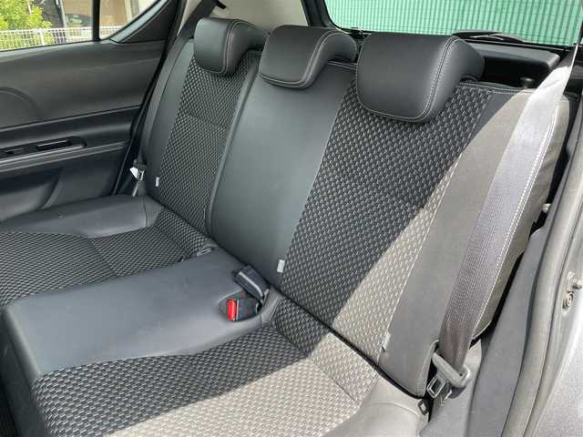 トヨタ アクア X－URBAN 福岡県 2015(平27)年 5.1万km グレーメタリック SDナビ（CN-R300WD）/バックカメラ/フルセグTV、BT　/USBポート/純正フロアマット/純正アルミホイール/ハーフレザーシート/プッシュスタート/スマートキー/LEDヘッドランプ/オートライト/EV.ECOモード
